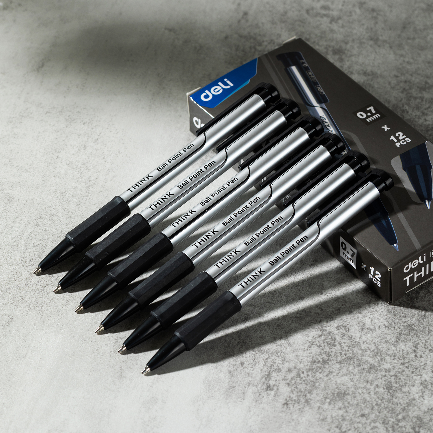 Bút bi Deli CQ29-BK - Sắc đen chuẩn mực phù hợp ký kết văn bản