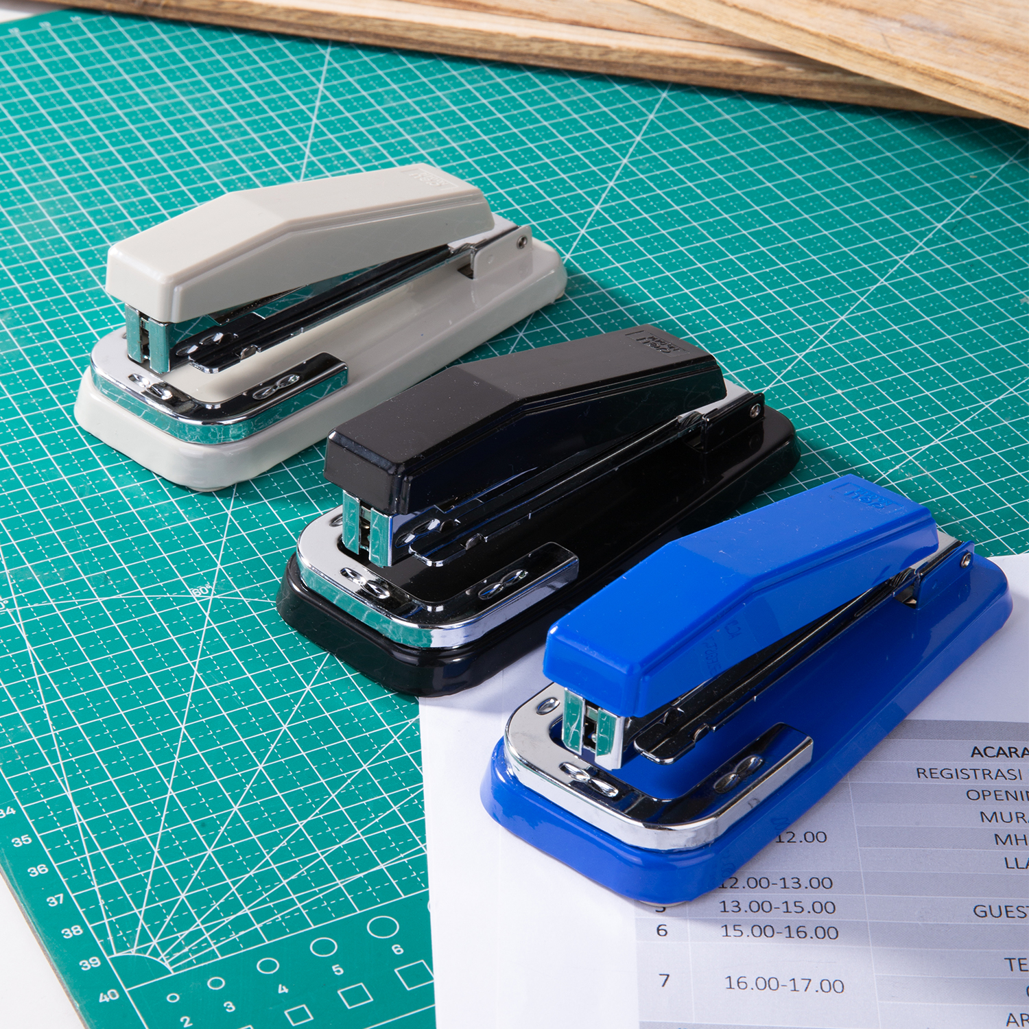 Dập ghim 25 trang Deli E0414 - Khả năng bấm dày 25 trang chắc chắn - Ảnh 3